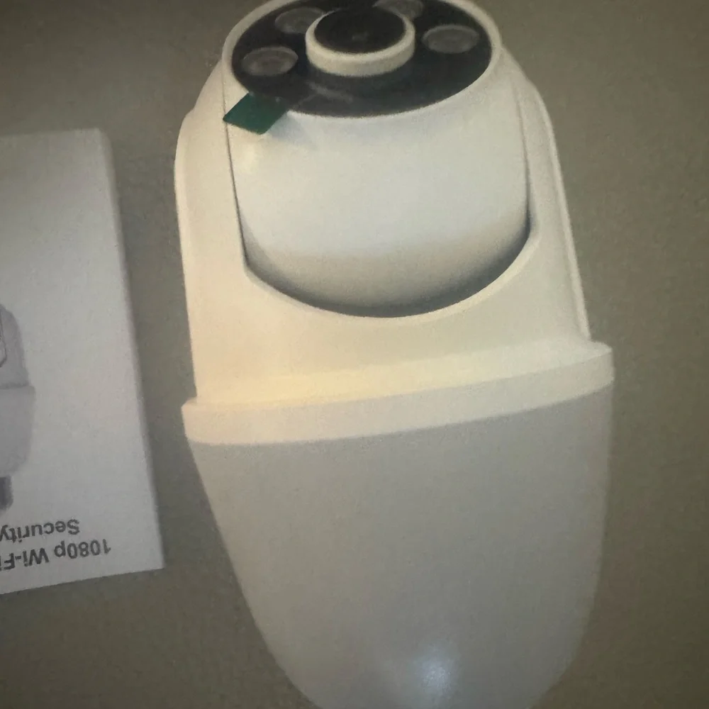 1080p Wi‑Fi Light Bulb Security Camera - White